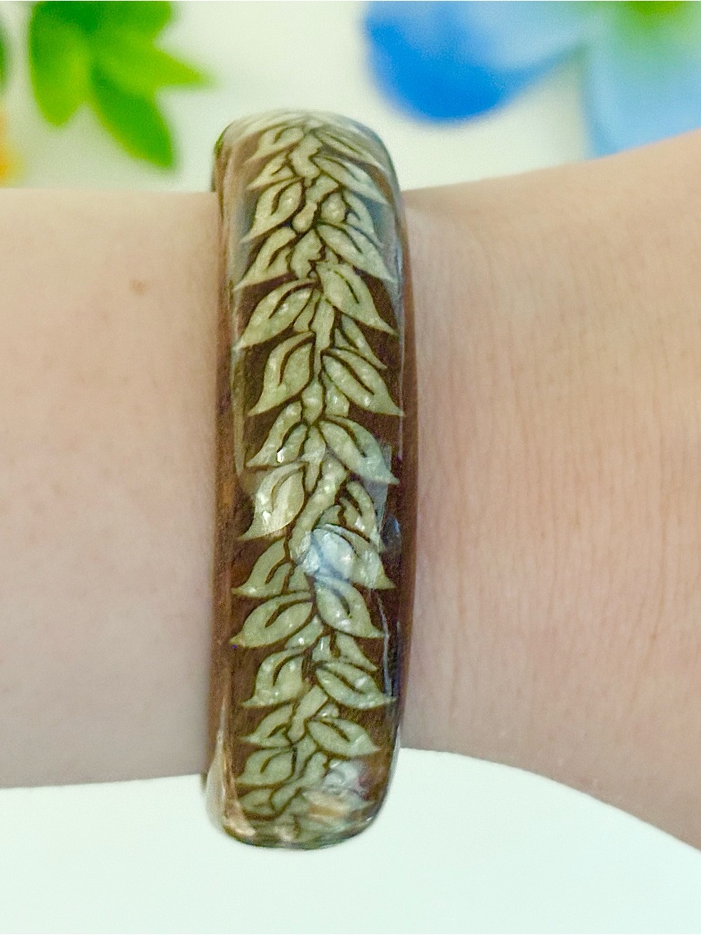 Vintage Engraved Koa Wood Mother / Pearl Leaf Inlay Bangle Bracelet-Boho Jewelry